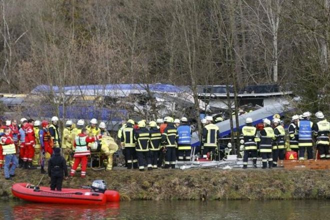 BRK bei Zugunglück mit 220 Helfern